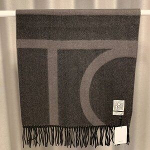 Toteme Virgin Wool Logo Scarf Gray Oversized Fringe Designer